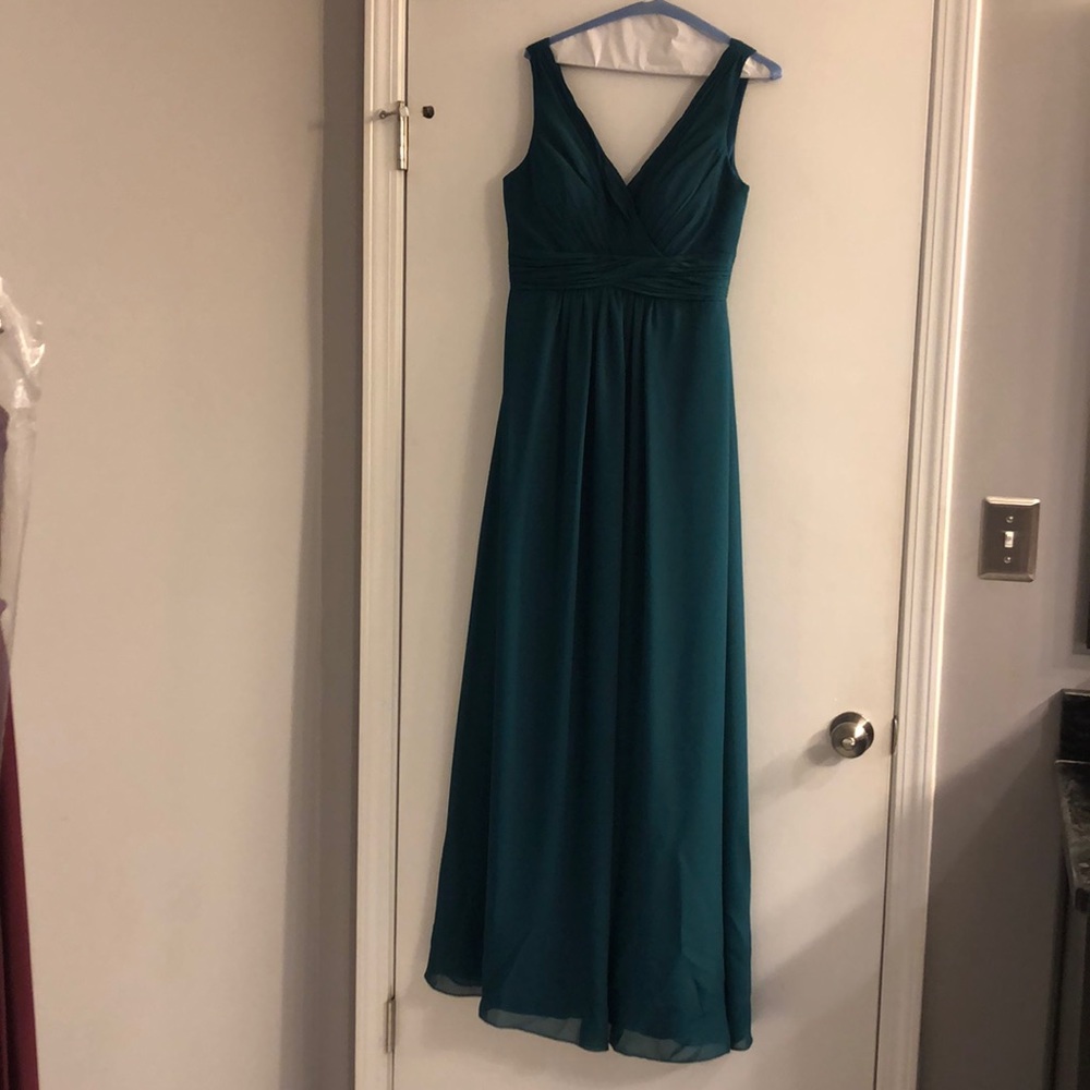 Teal sleeveless, v-neck mother of bride dress.